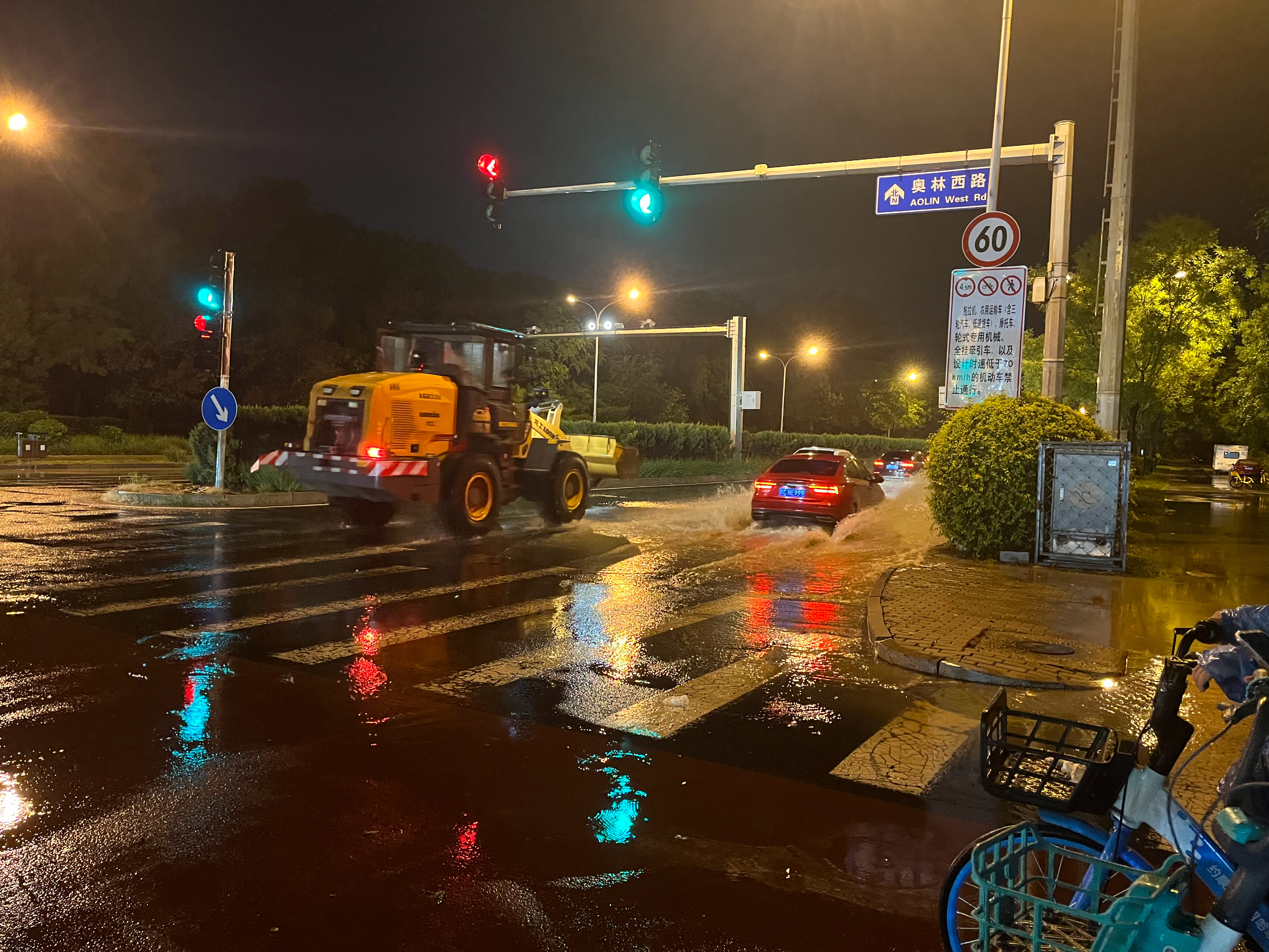 雨中漫步北京奥林匹克公园